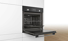 Духовой шкаф Bosch HBF114EB1R , электрический, шириной 59.4 см, черный, традиционная очистка в Санкт-Петербурге